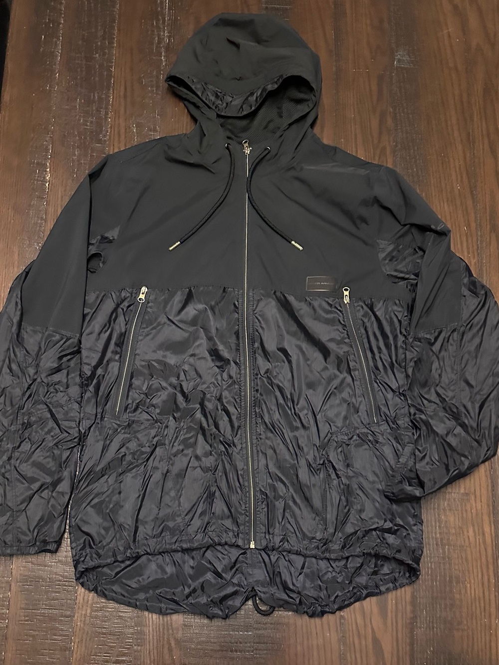 Under Armour Men’s Loose Fit Windbreaker Rain Jacket Black Gold Size Large
